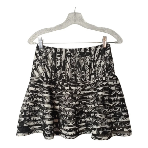 PARKER Size 0 BLACK & WHITE Abstract Flared Mini SKIRT MESH OVERLAY Side Zipper - Picture 1 of 13